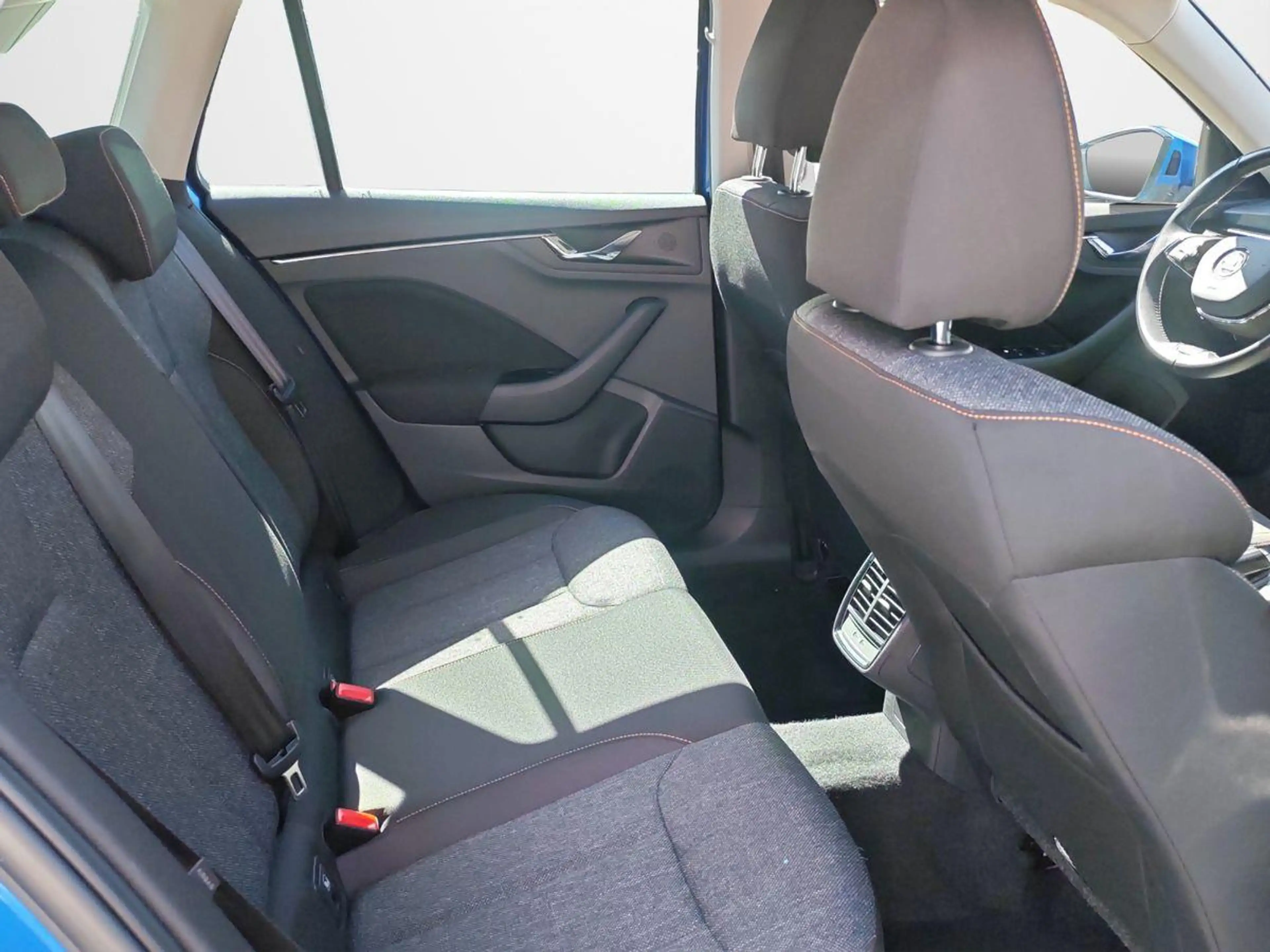 Skoda Kamiq Clever 1.0 TSI DSG AHK ACC Smartlink — photo 8