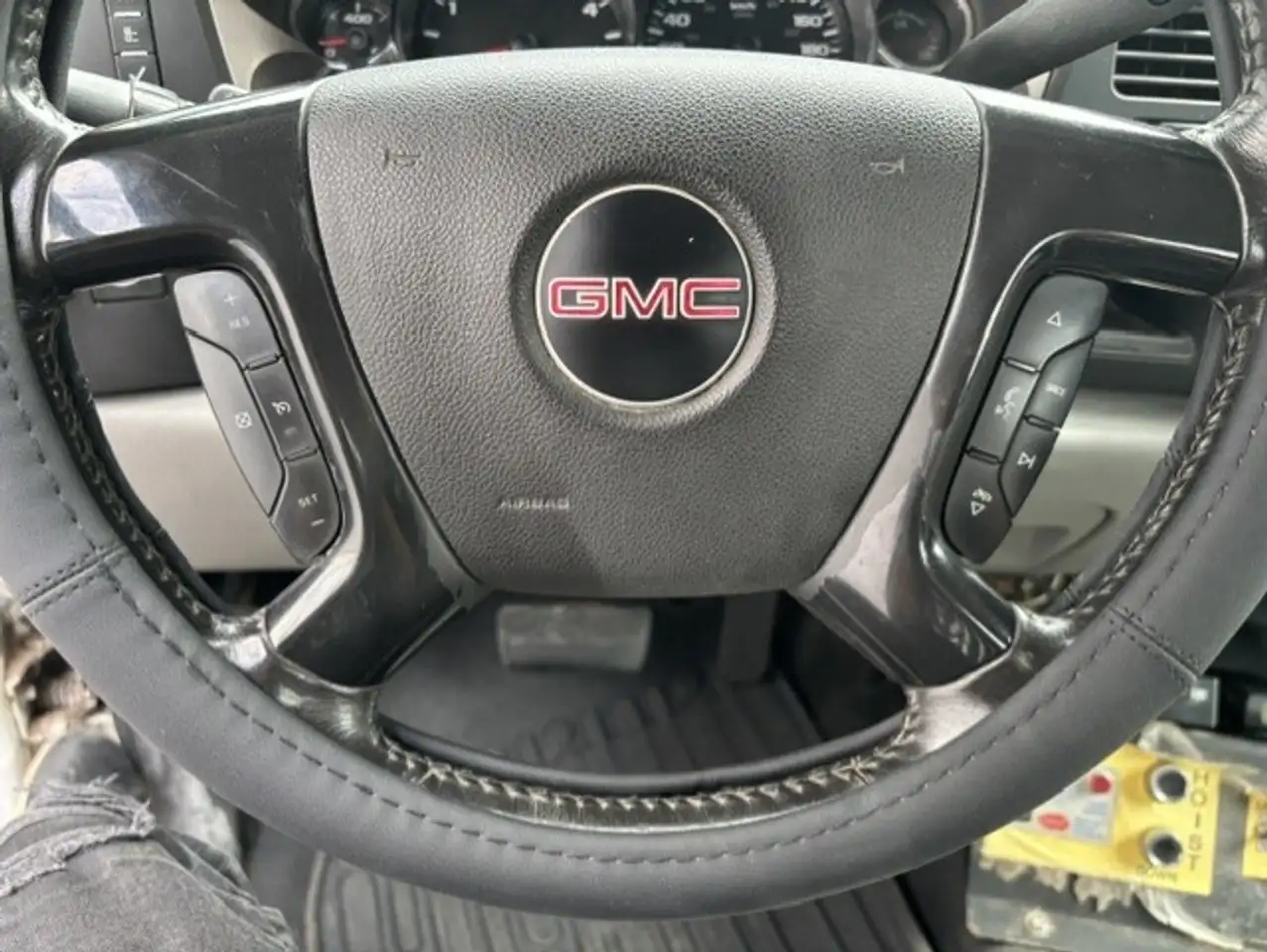 GMC Sierra 3500HD photo GMC Sierra 3500HD
