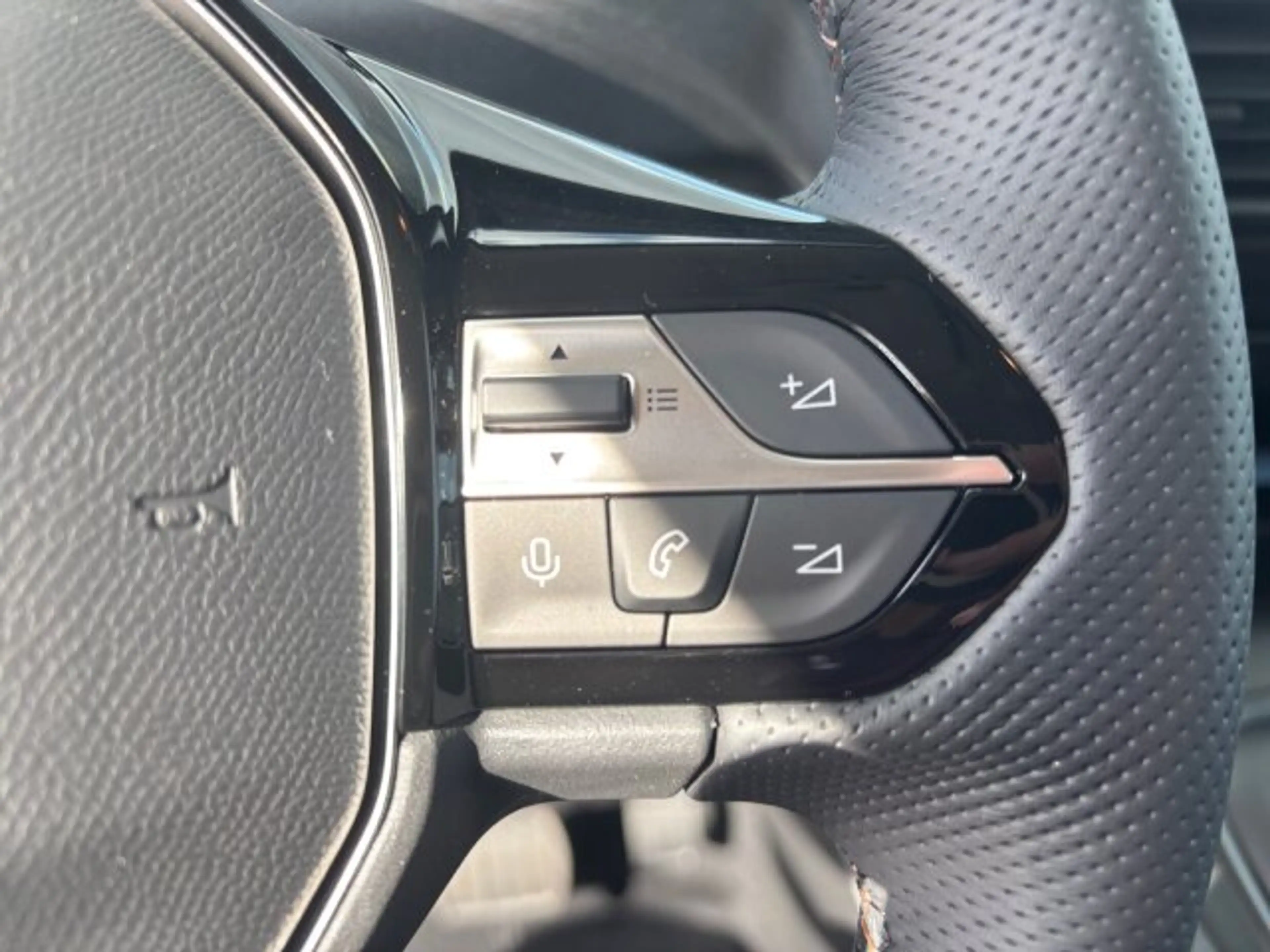 Peugeot Rifter Rifter GT 130 L1 +180°Kamera+Navigation+FSH+ — photo 11