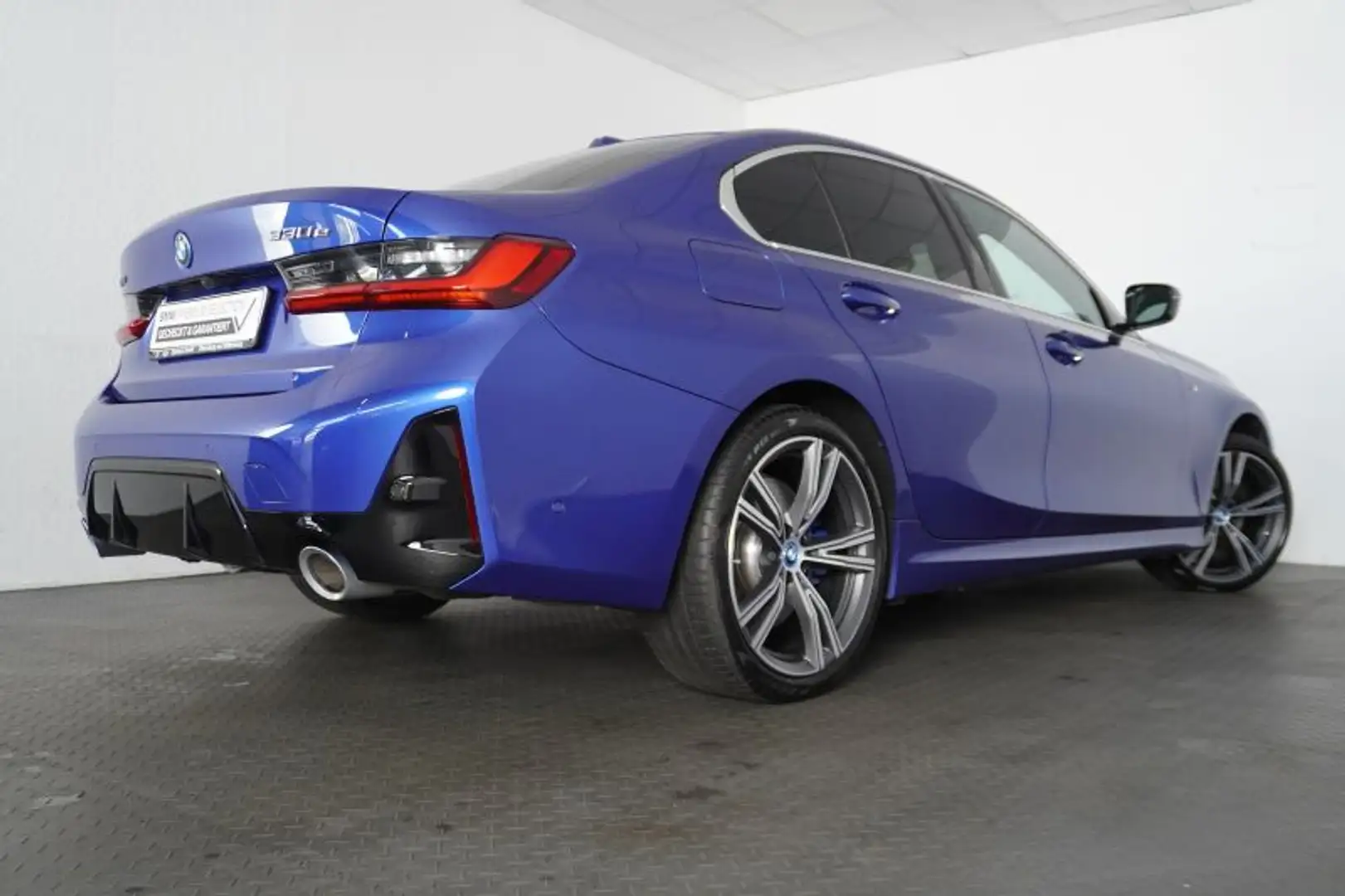 BMW 330 e xDrive Limo M Sport AHK,LED-SW,HUD,NAVI,EL. SITZ Blau - 2