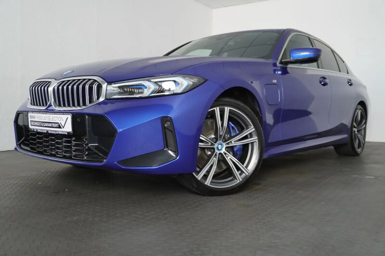 BMW 330 e xDrive Limo M Sport AHK,LED-SW,HUD,NAVI,EL. SITZ Blau - 1