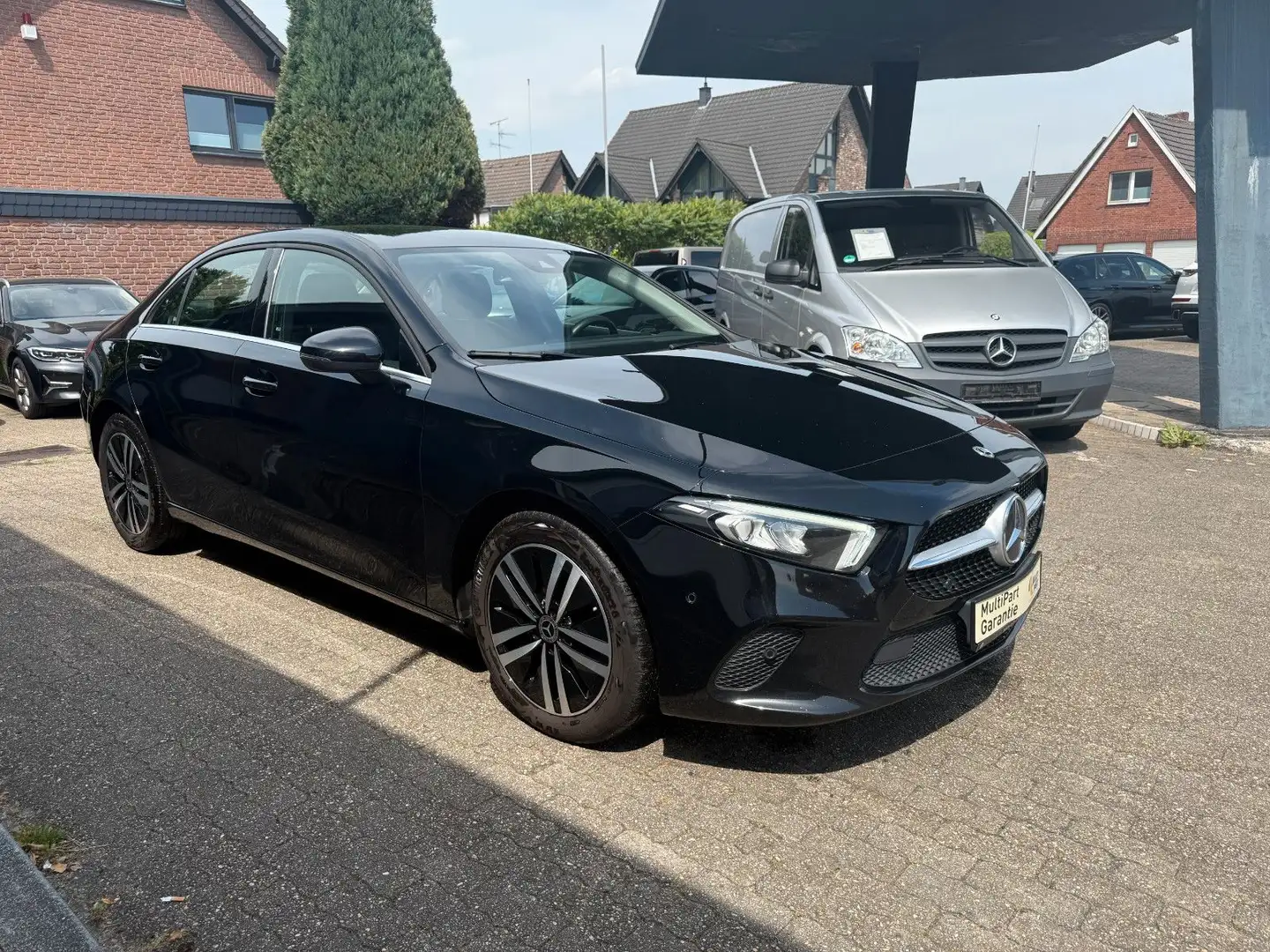 Mercedes-Benz A 220 d Lim. 4Matic DCT Style LED Leder Navi Zwart - 2