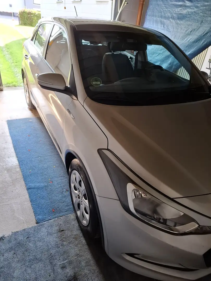 Hyundai i20 Classic Grau - 2