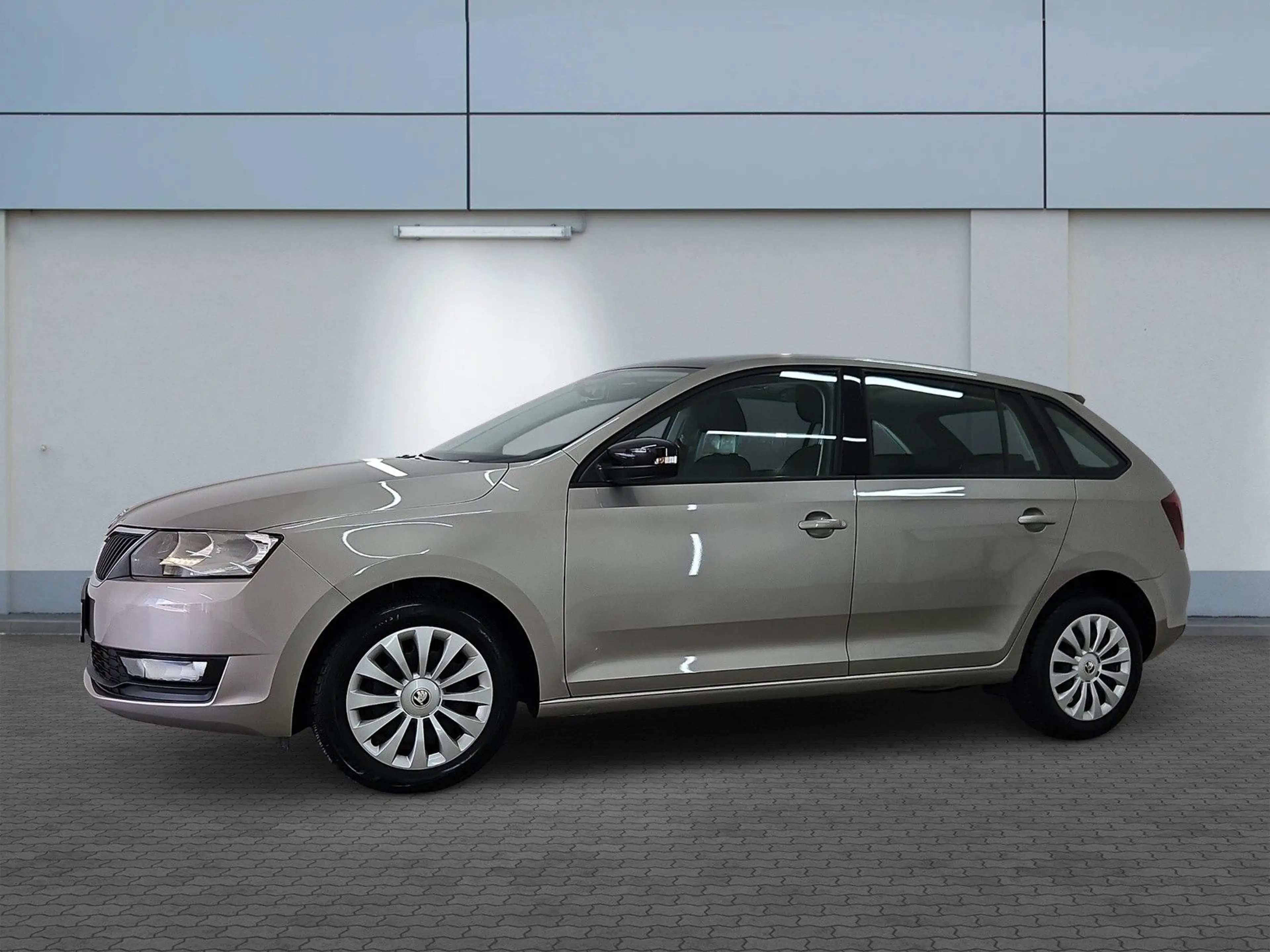 Skoda Rapid/Spaceback Spaceback Ambition *PANO*AUTOM*KLIMA*TOP* — photo 4