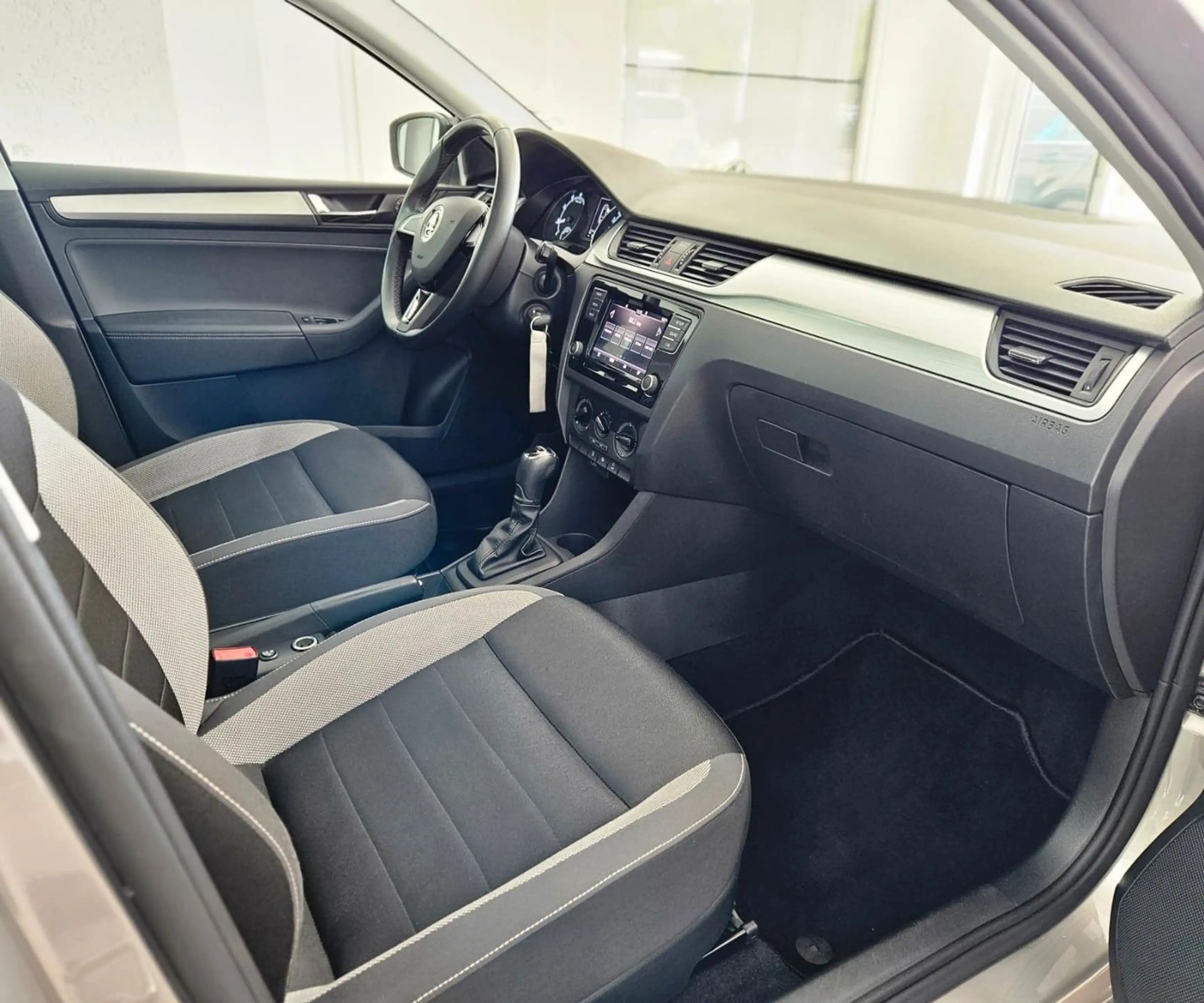 Skoda Rapid/Spaceback Spaceback Ambition *PANO*AUTOM*KLIMA*TOP* — photo 14