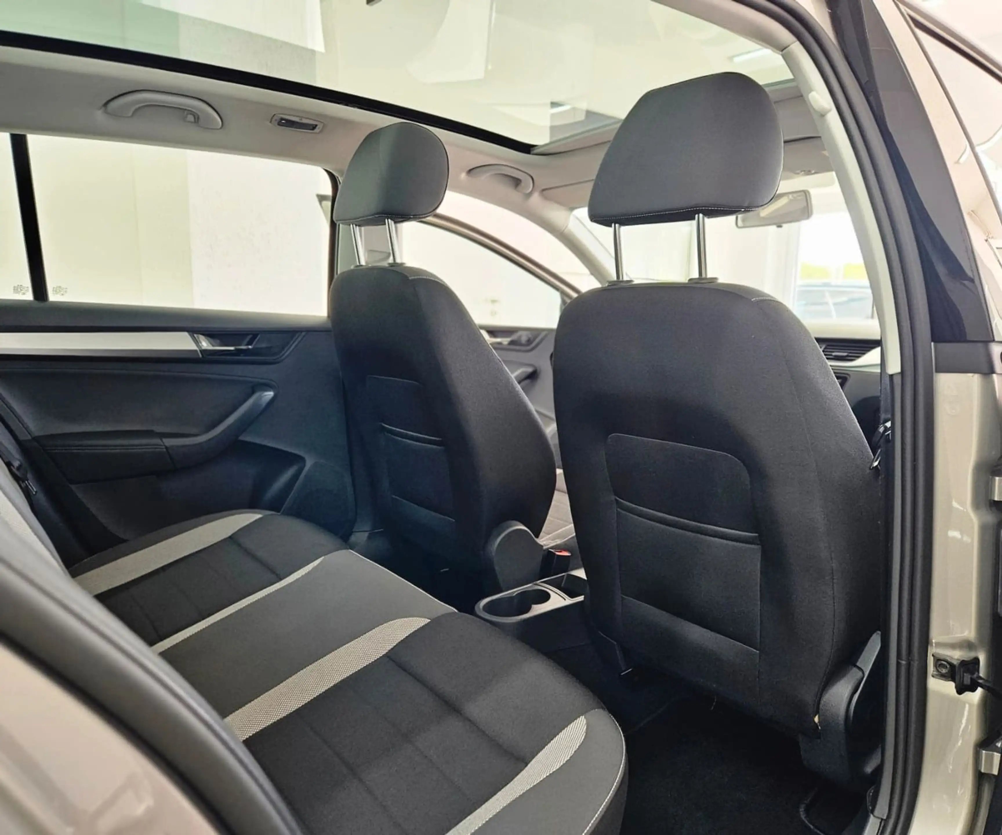 Skoda Rapid/Spaceback Spaceback Ambition *PANO*AUTOM*KLIMA*TOP* — photo 15