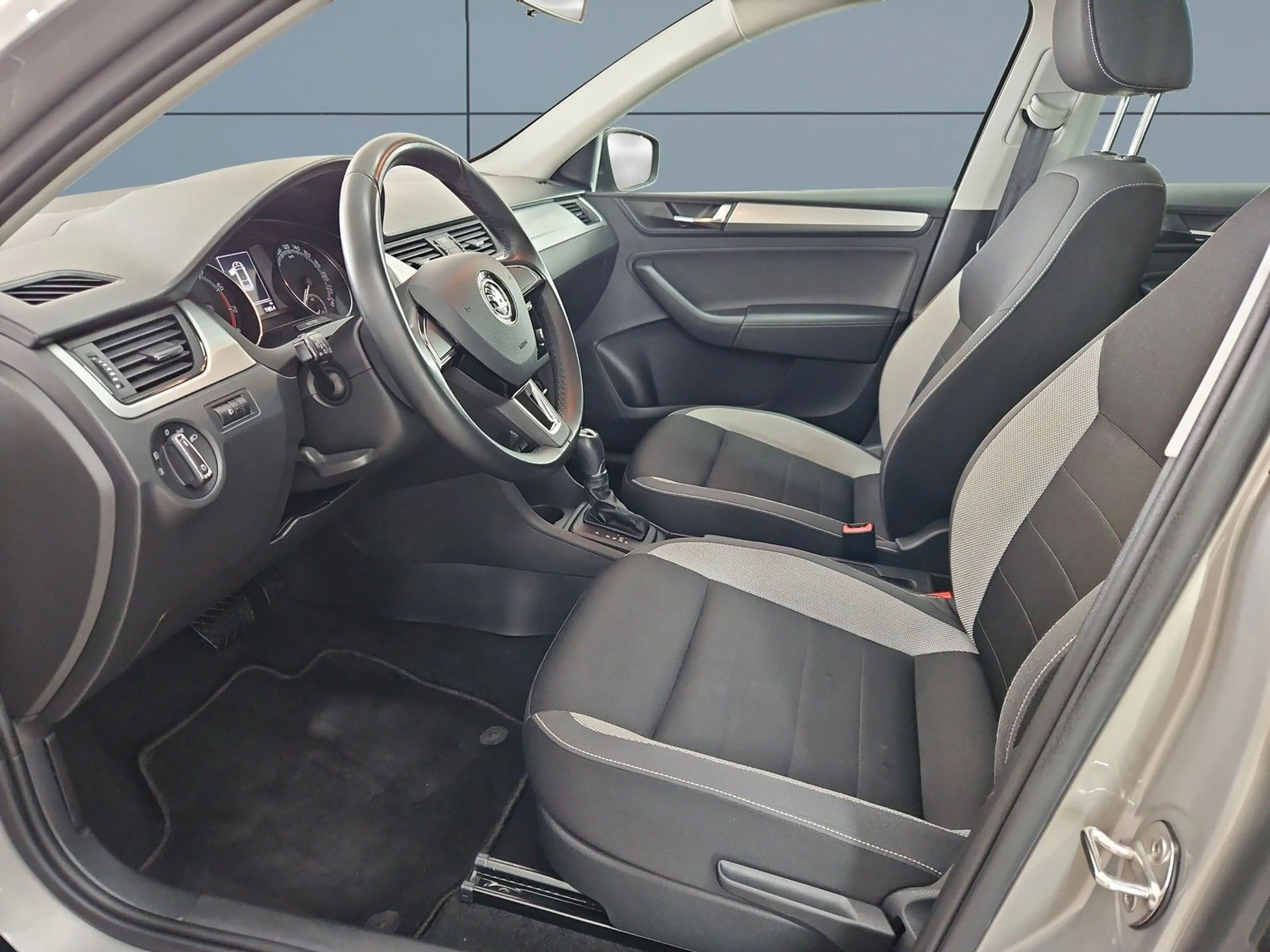 Skoda Rapid/Spaceback Spaceback Ambition *PANO*AUTOM*KLIMA*TOP* — photo 9