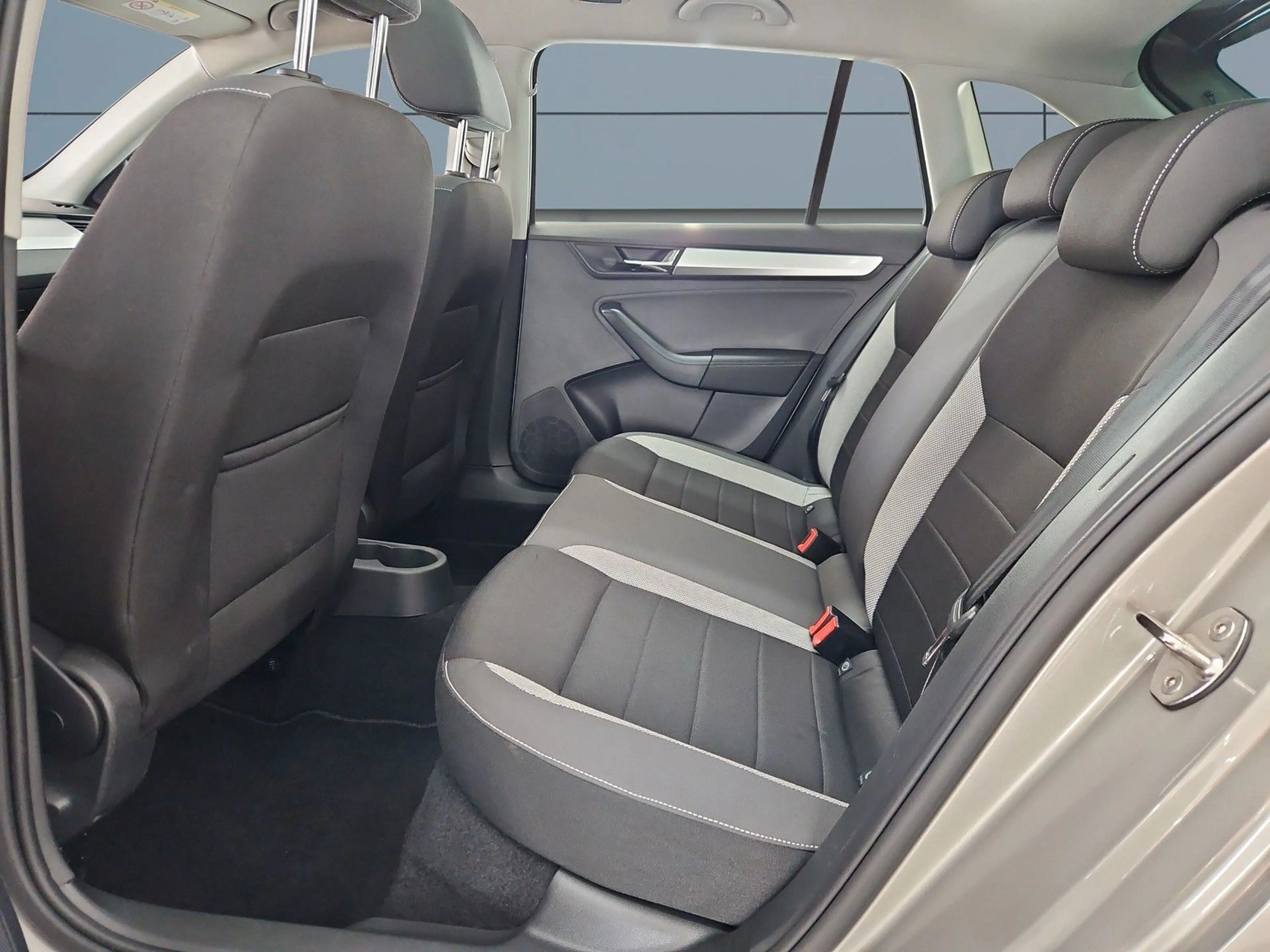 Skoda Rapid/Spaceback Spaceback Ambition *PANO*AUTOM*KLIMA*TOP* — photo 10