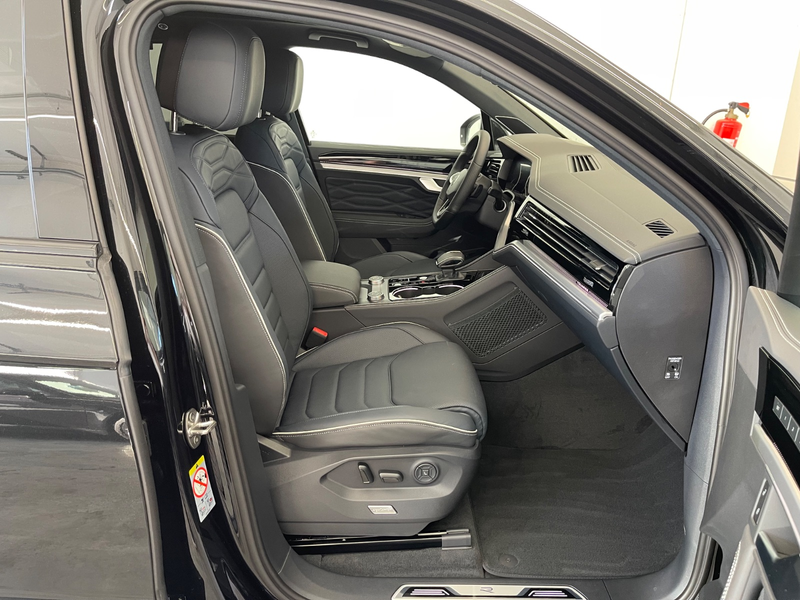 Volkswagen Touareg 3.0 TDI 4Mo R-Line*Voll*Sthz*ACC*22 Zoll — photo 10