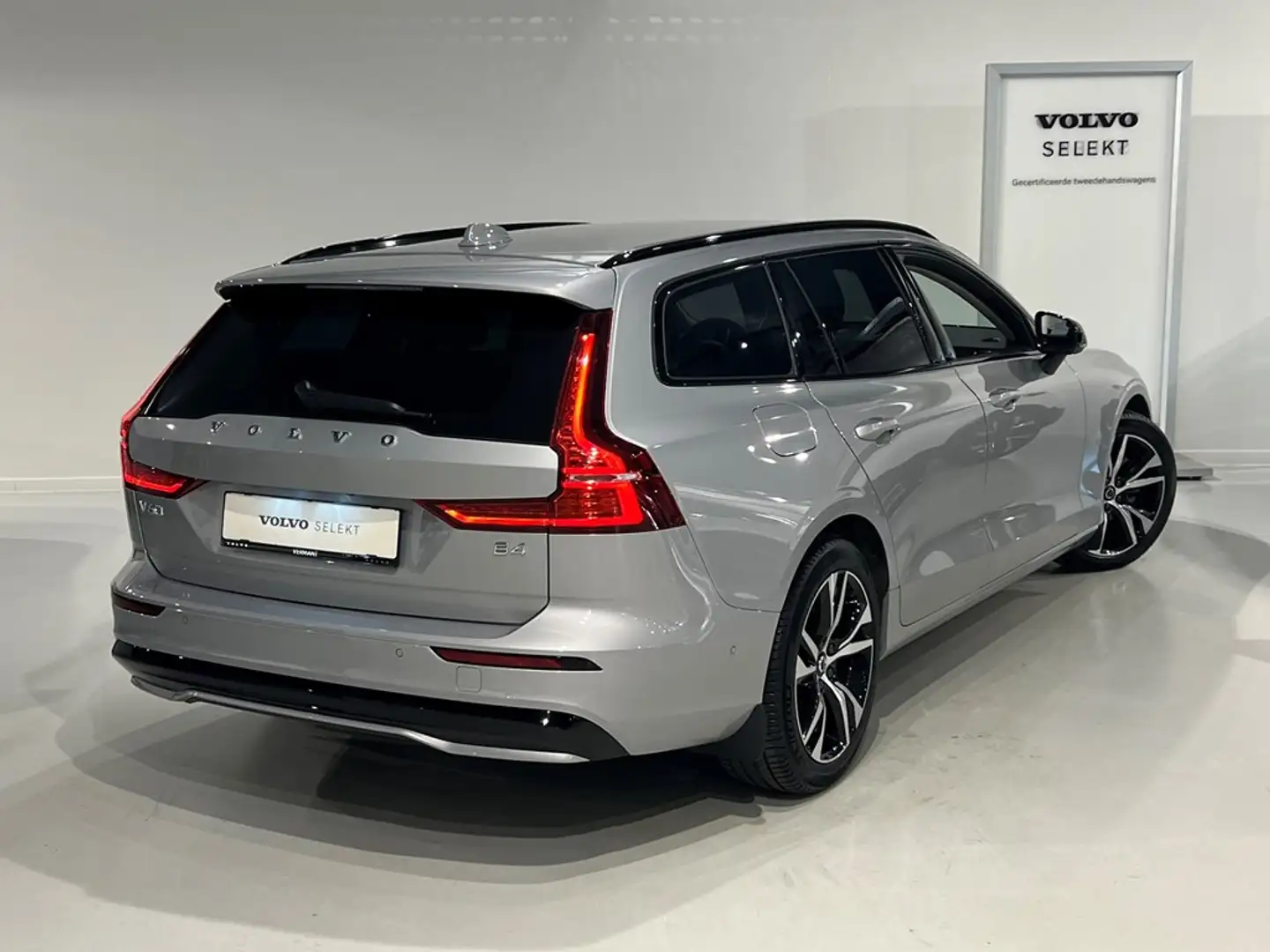 Volvo V60 T6 Recharge Dark Long Range + electr trekhaak Grijs - 2