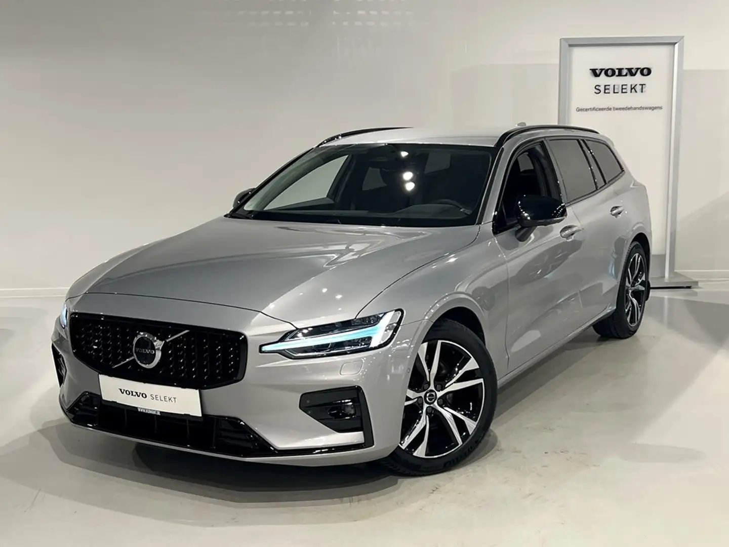 Volvo V60 T6 Recharge Dark Long Range + electr trekhaak Grijs - 1