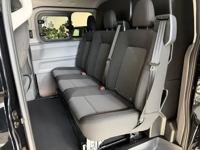 Volkswagen Transporter view 13