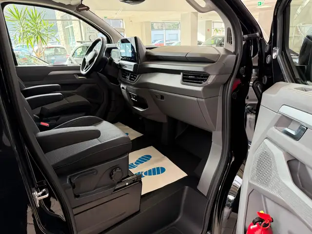 Volkswagen Transporter view 14