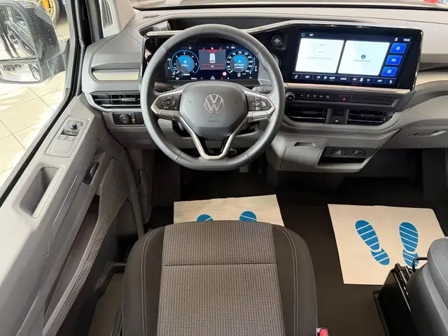 Volkswagen Transporter view 15