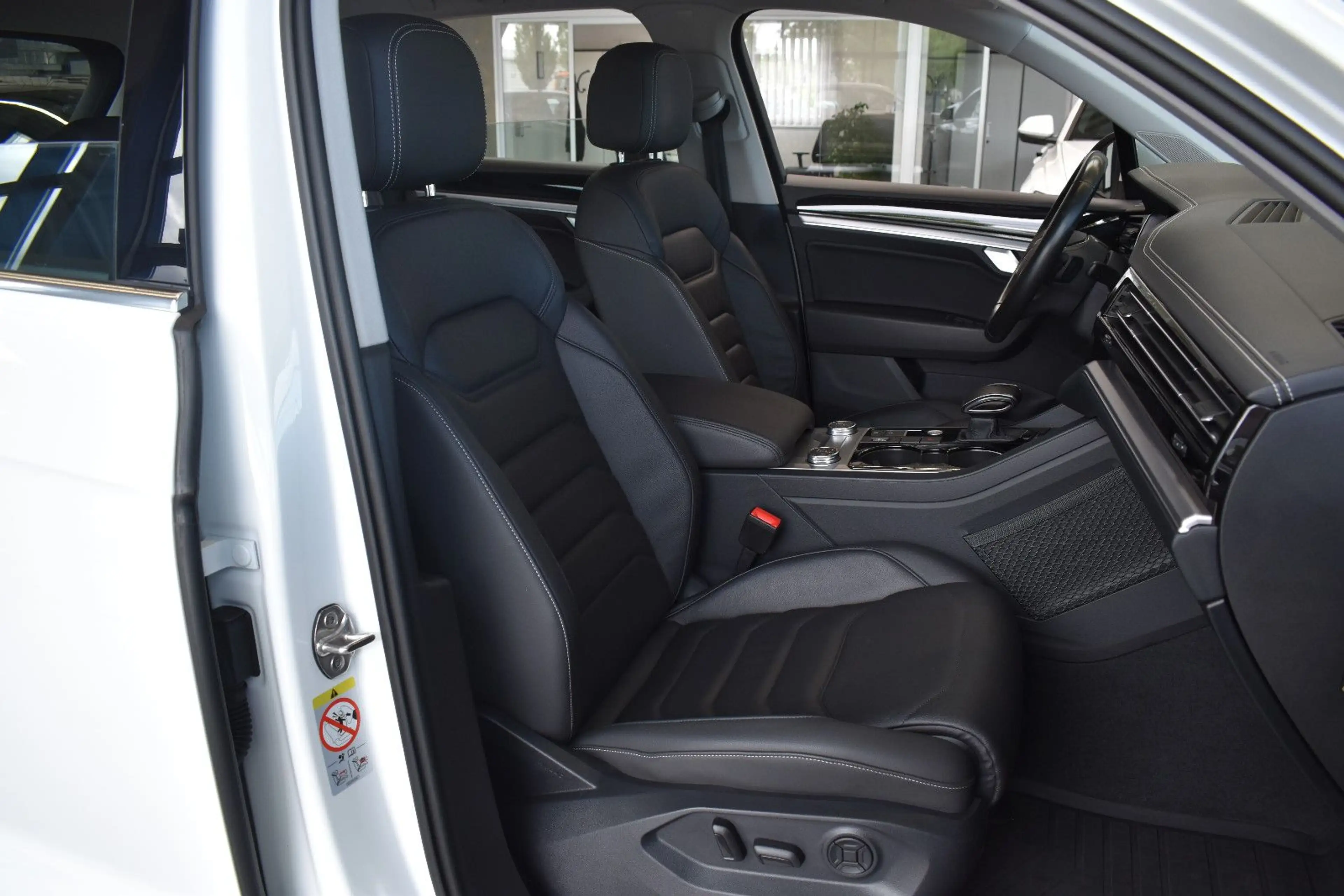Volkswagen Touareg V6 3.0TDI Elegance 4Motion LED~VirtC~ACC — photo 9