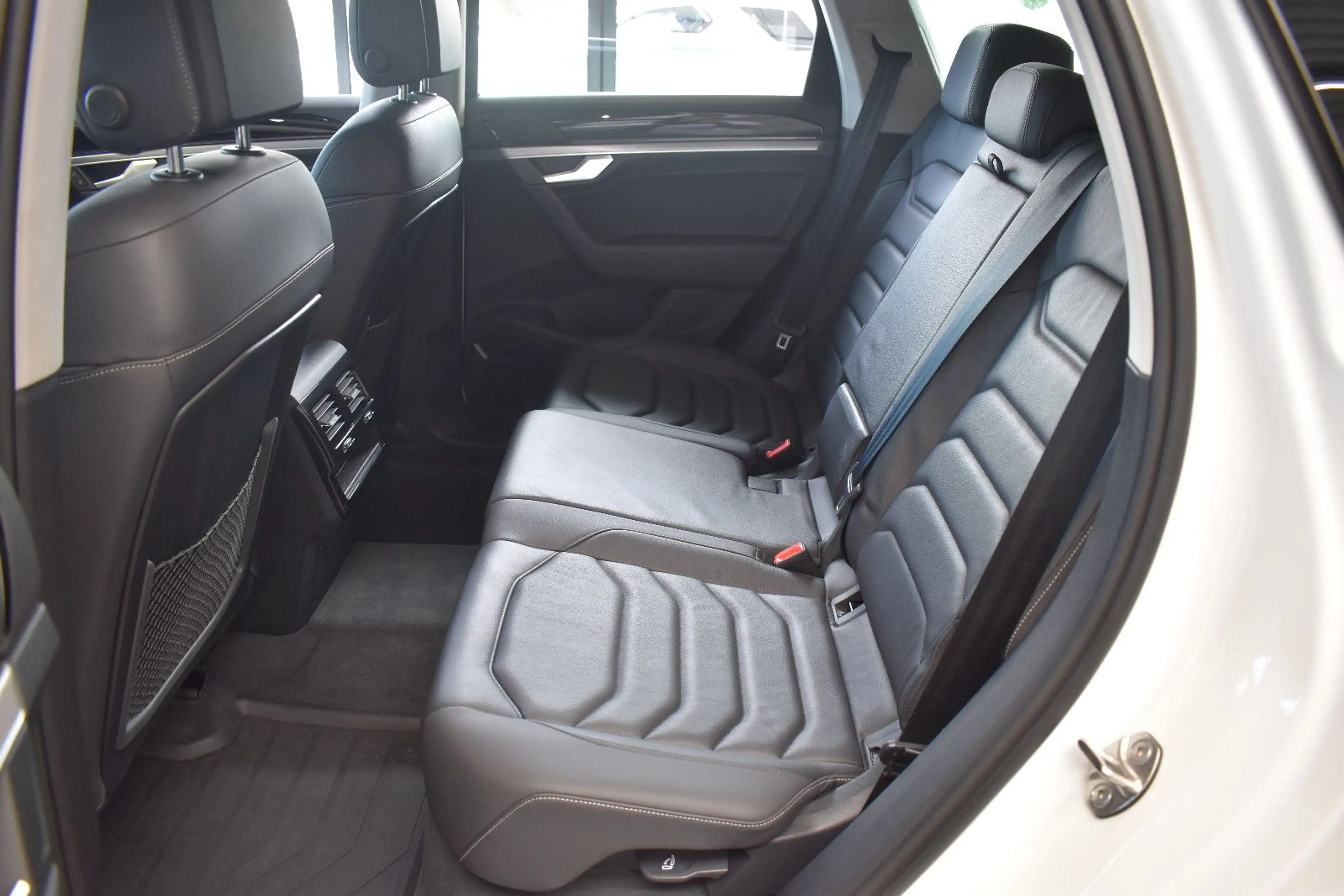 Volkswagen Touareg V6 3.0TDI Elegance 4Motion LED~VirtC~ACC — photo 11