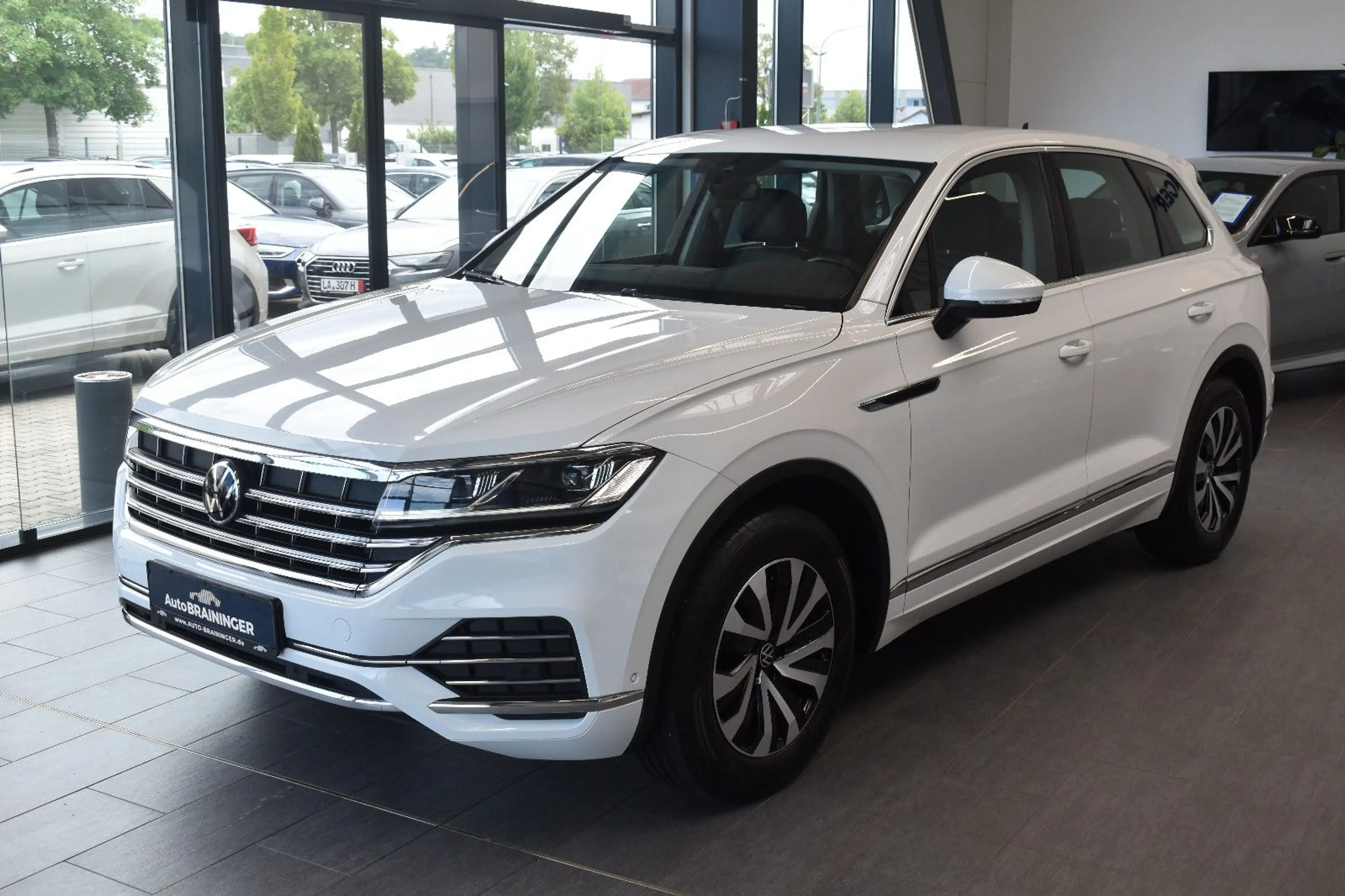 Volkswagen Touareg V6 3.0TDI Elegance 4Motion LED~VirtC~ACC — photo 4