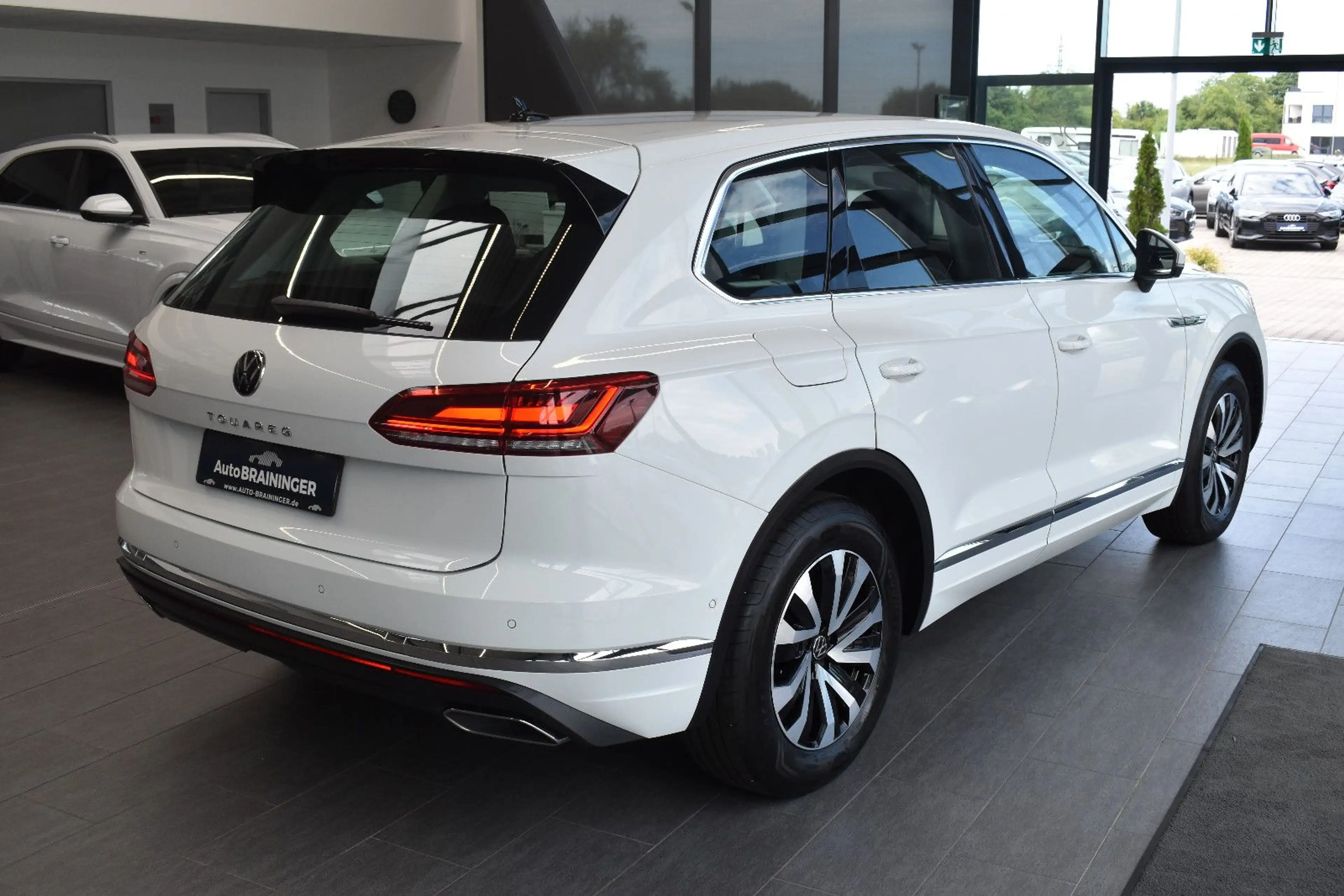 Volkswagen Touareg V6 3.0TDI Elegance 4Motion LED~VirtC~ACC — photo 2