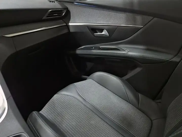 Peugeot 5008 2023, foto 32