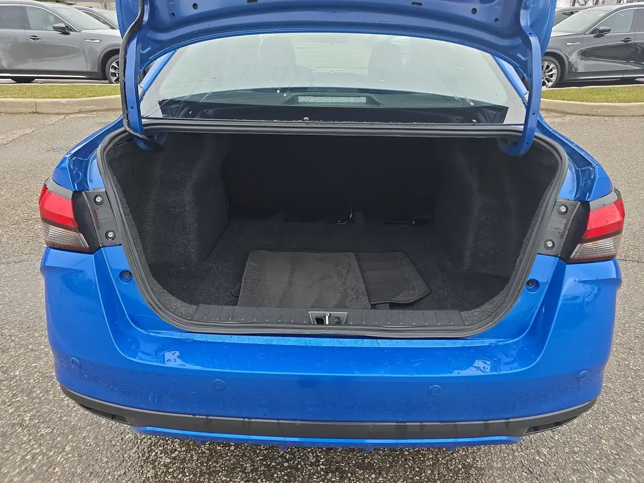 Nissan Versa снимка Nissan Versa