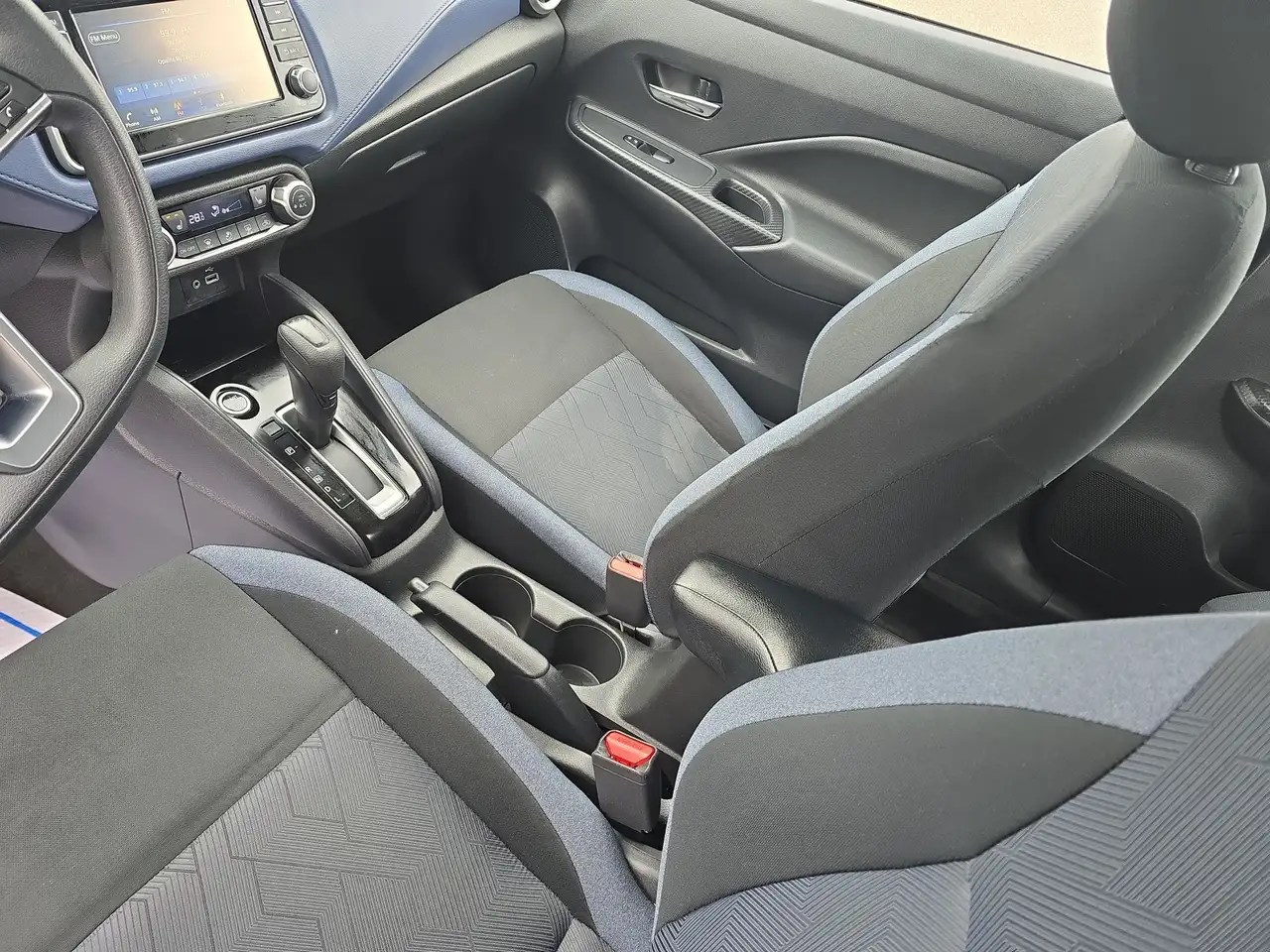 Nissan Versa снимка Nissan Versa