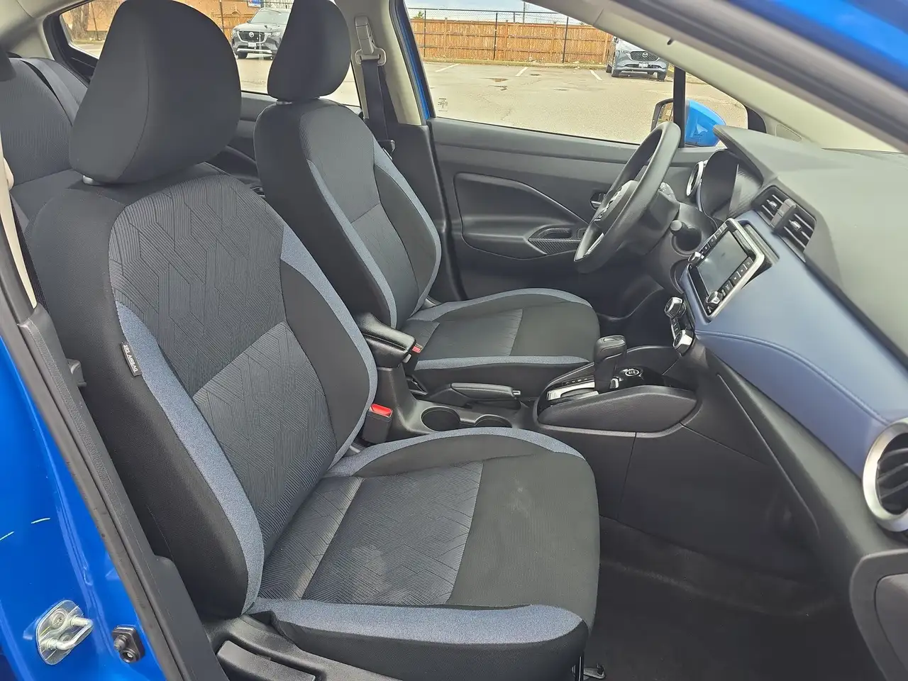 Nissan Versa снимка Nissan Versa