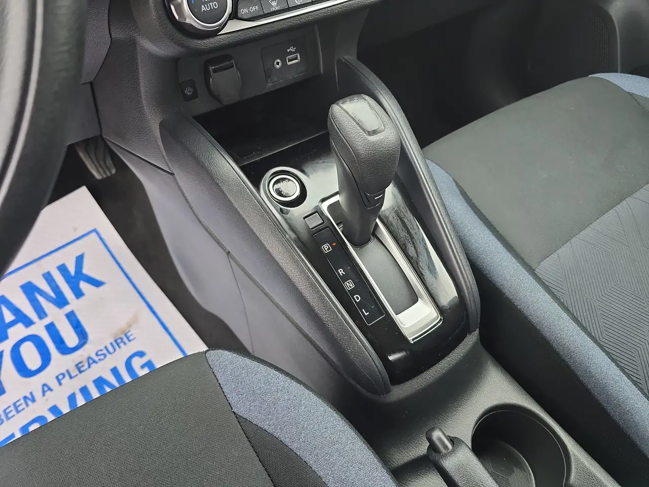Nissan Versa снимка Nissan Versa