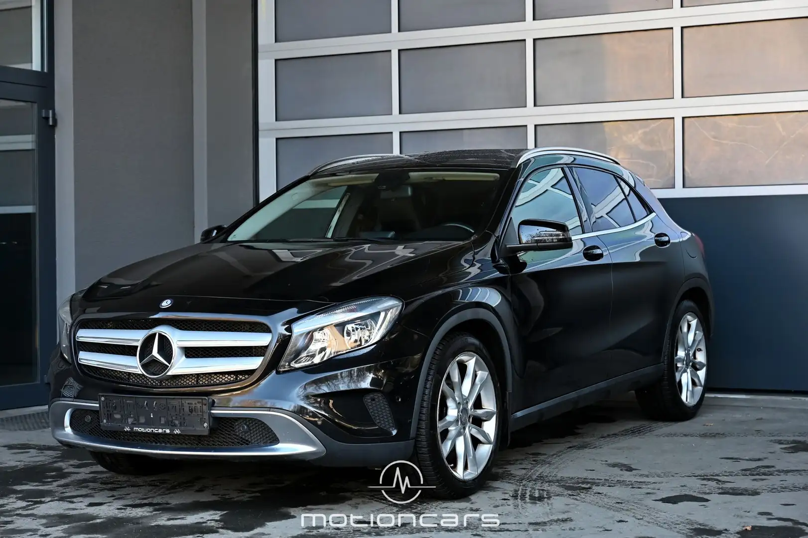 Mercedes-Benz GLA 200 GLA 220 CDI 4-Matic Urban Pickerl NEU Чорний - 1