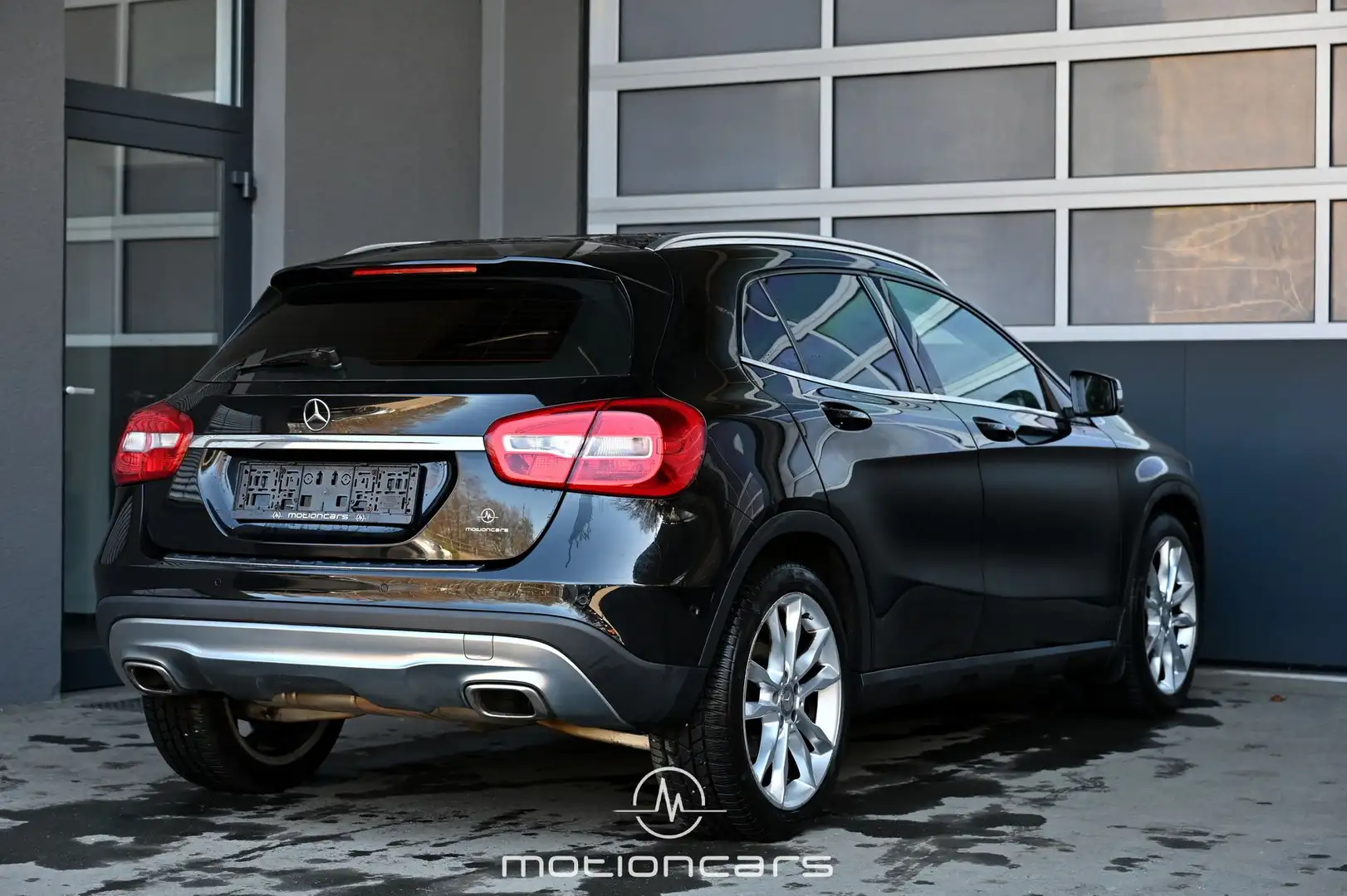 Mercedes-Benz GLA 200 GLA 220 CDI 4-Matic Urban Pickerl NEU Zwart - 2