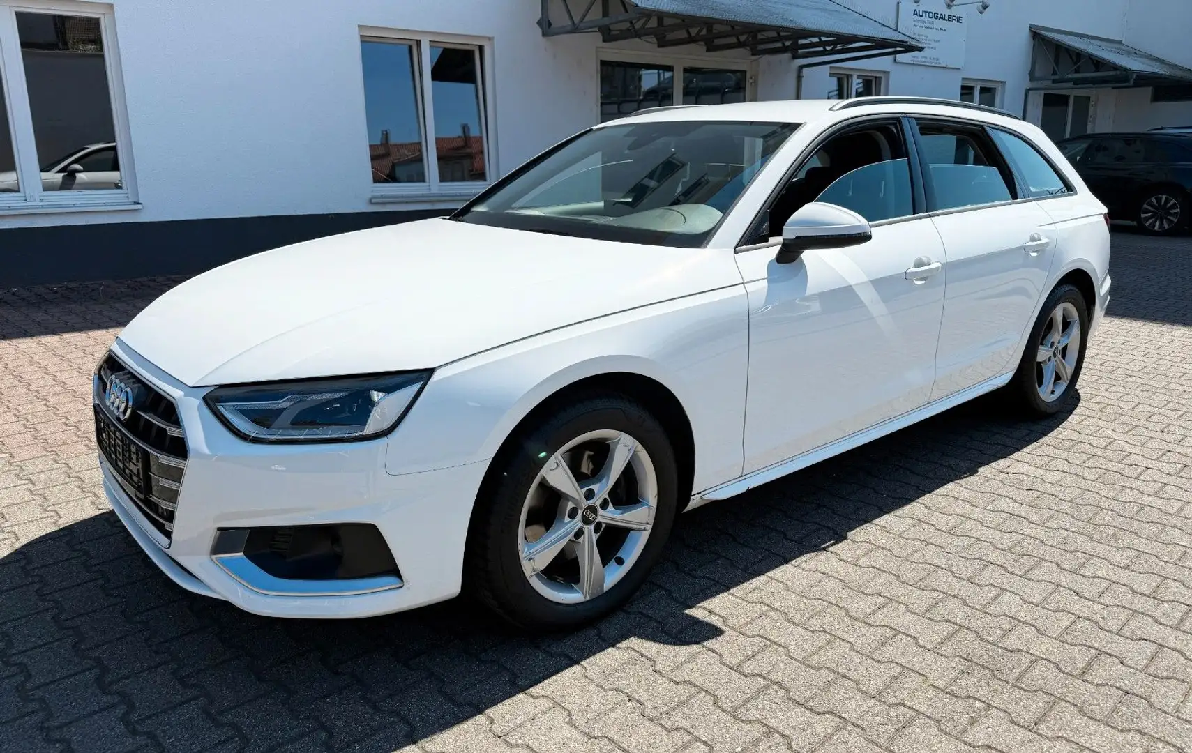 Audi A4 Avant 35 TDI advanced S-Tronic LED/SHZ/1HAND Blanc - 1