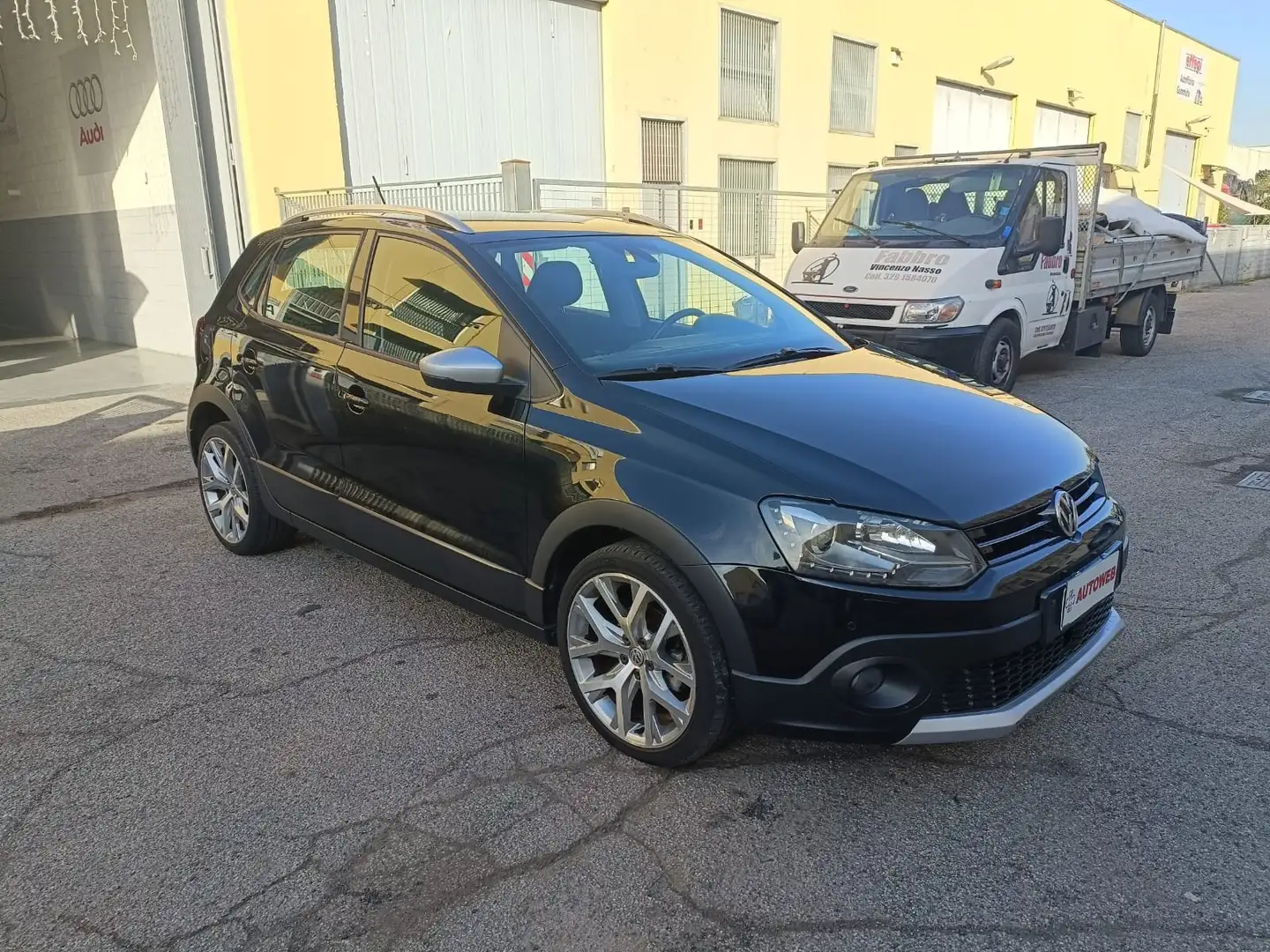 Volkswagen Polo Cross 5p 1.4 tdi 90cv bm dsg crna - 2