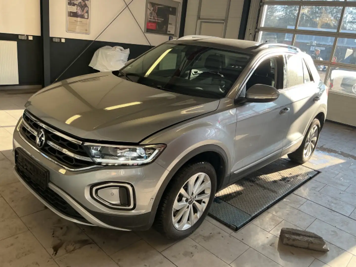 Volkswagen T-Roc 2.0 TDI Style DSG AHK Navi LED ACC CarPlay Silber - 2