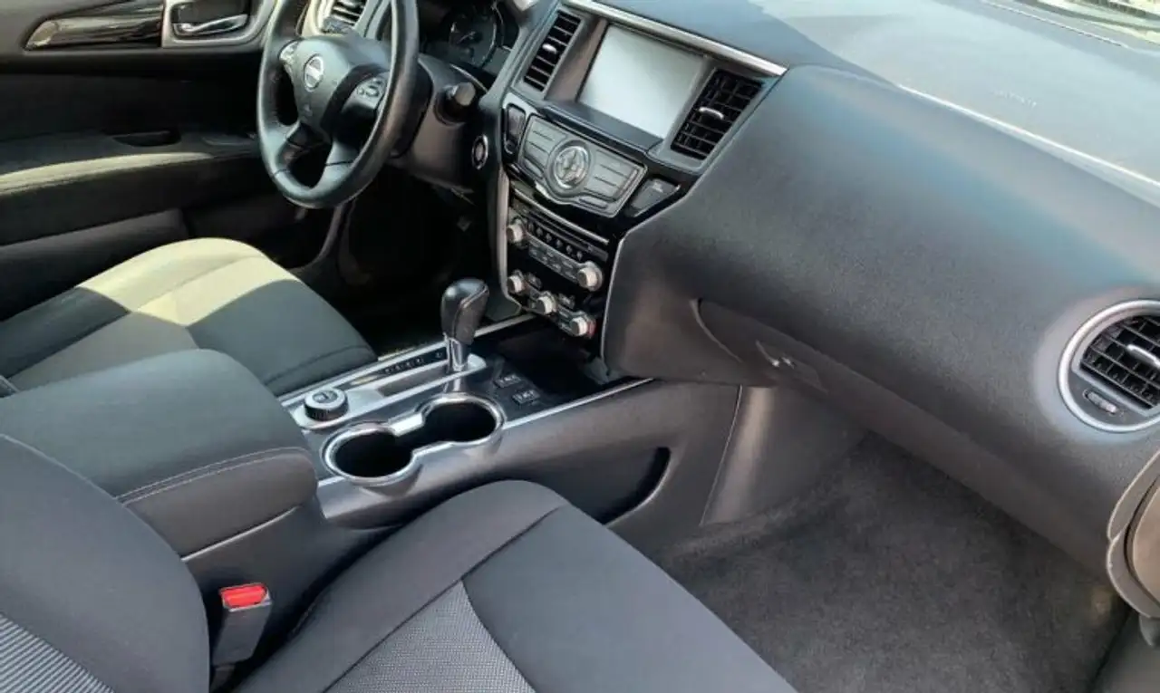 Nissan Pathfinder снимка Nissan Pathfinder