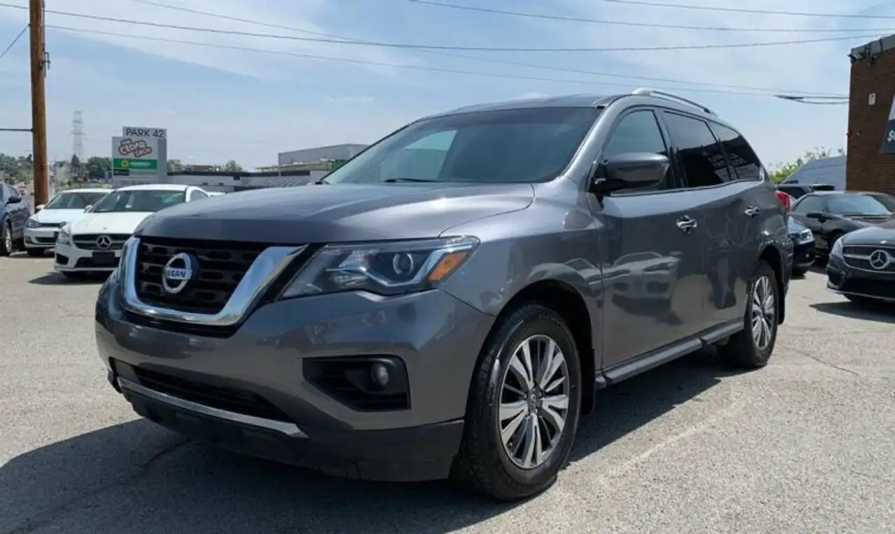 Nissan Pathfinder снимка Nissan Pathfinder