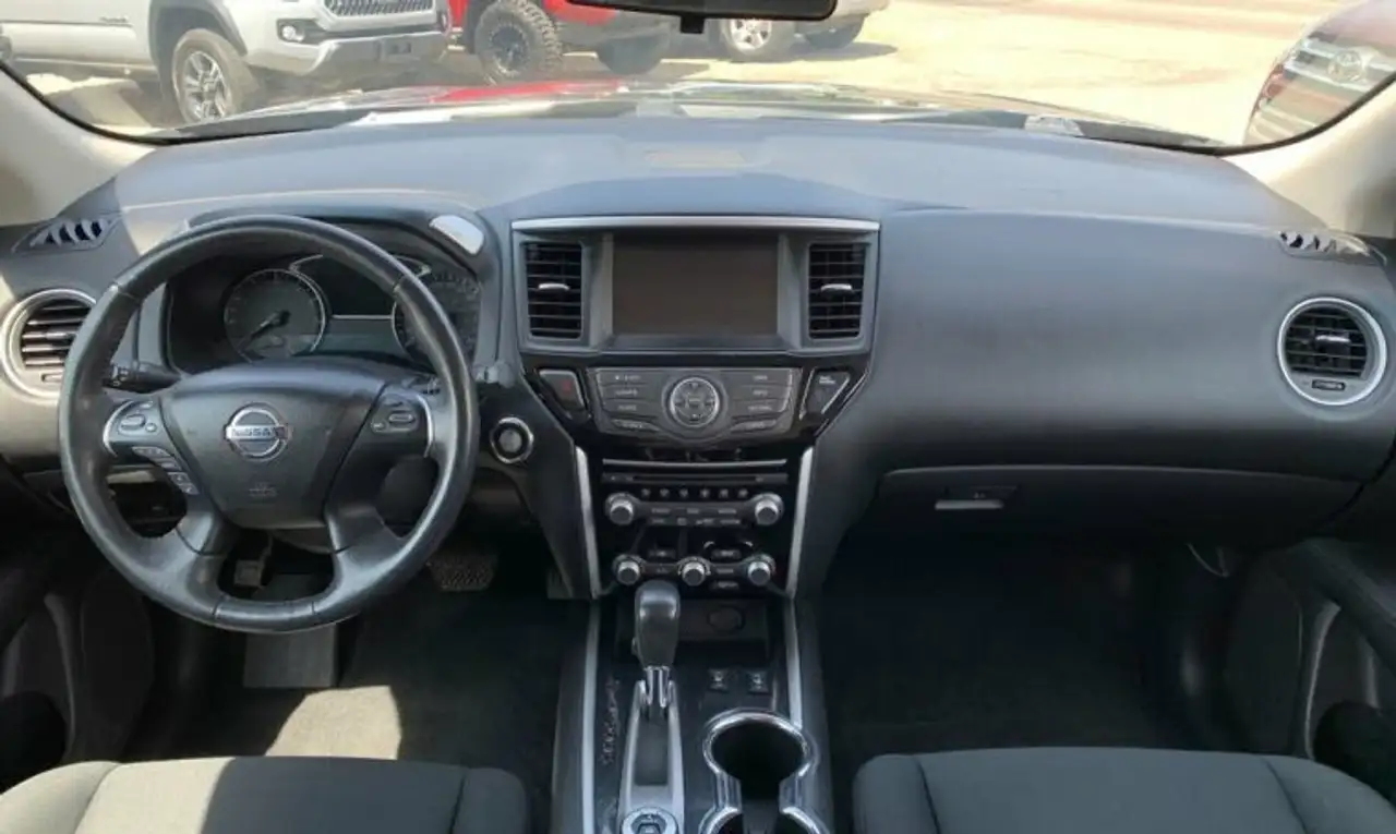 Nissan Pathfinder снимка Nissan Pathfinder
