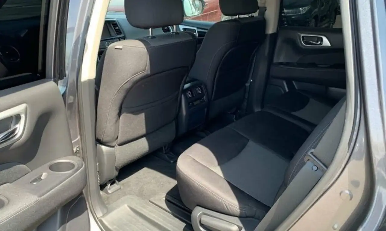 Nissan Pathfinder снимка Nissan Pathfinder