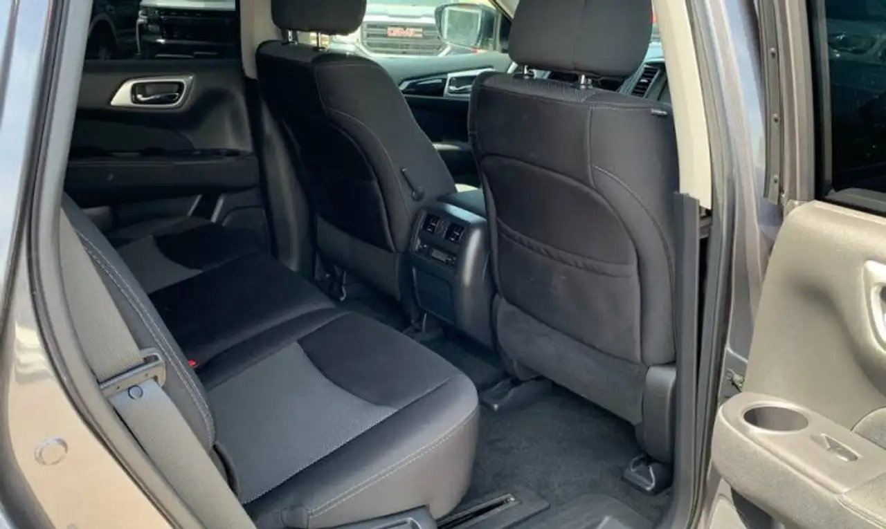 Nissan Pathfinder снимка Nissan Pathfinder