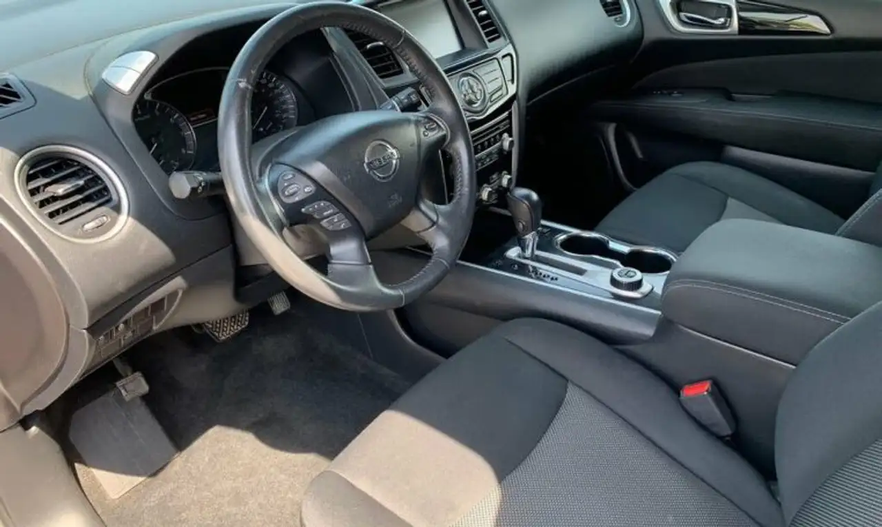 Nissan Pathfinder снимка Nissan Pathfinder