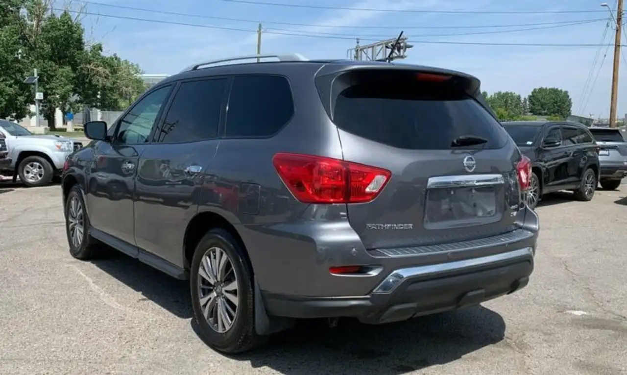 Nissan Pathfinder снимка Nissan Pathfinder