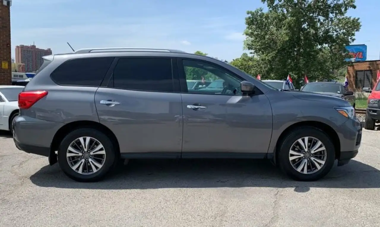 Nissan Pathfinder снимка Nissan Pathfinder