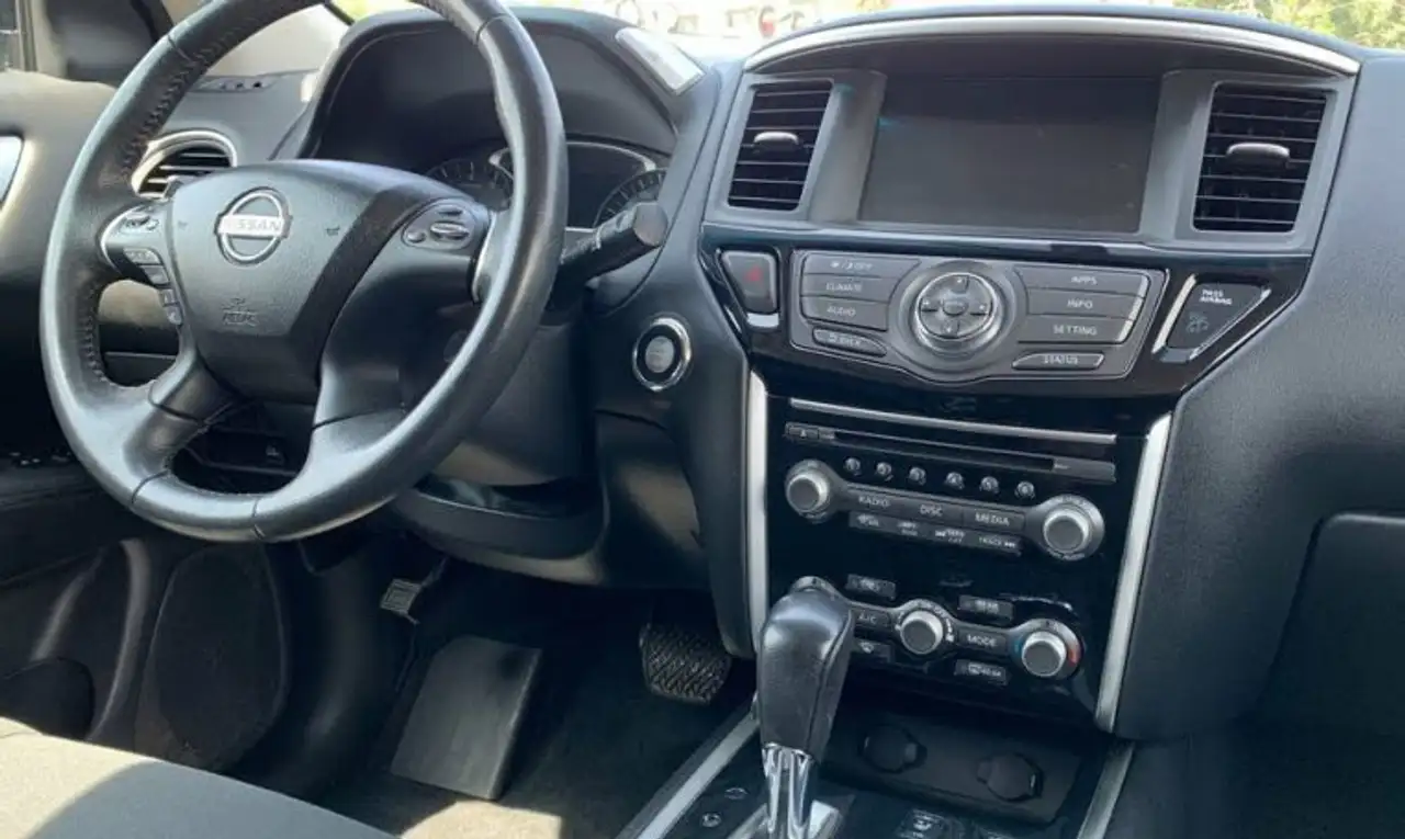 Nissan Pathfinder снимка Nissan Pathfinder