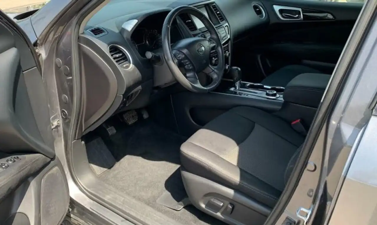 Nissan Pathfinder снимка Nissan Pathfinder