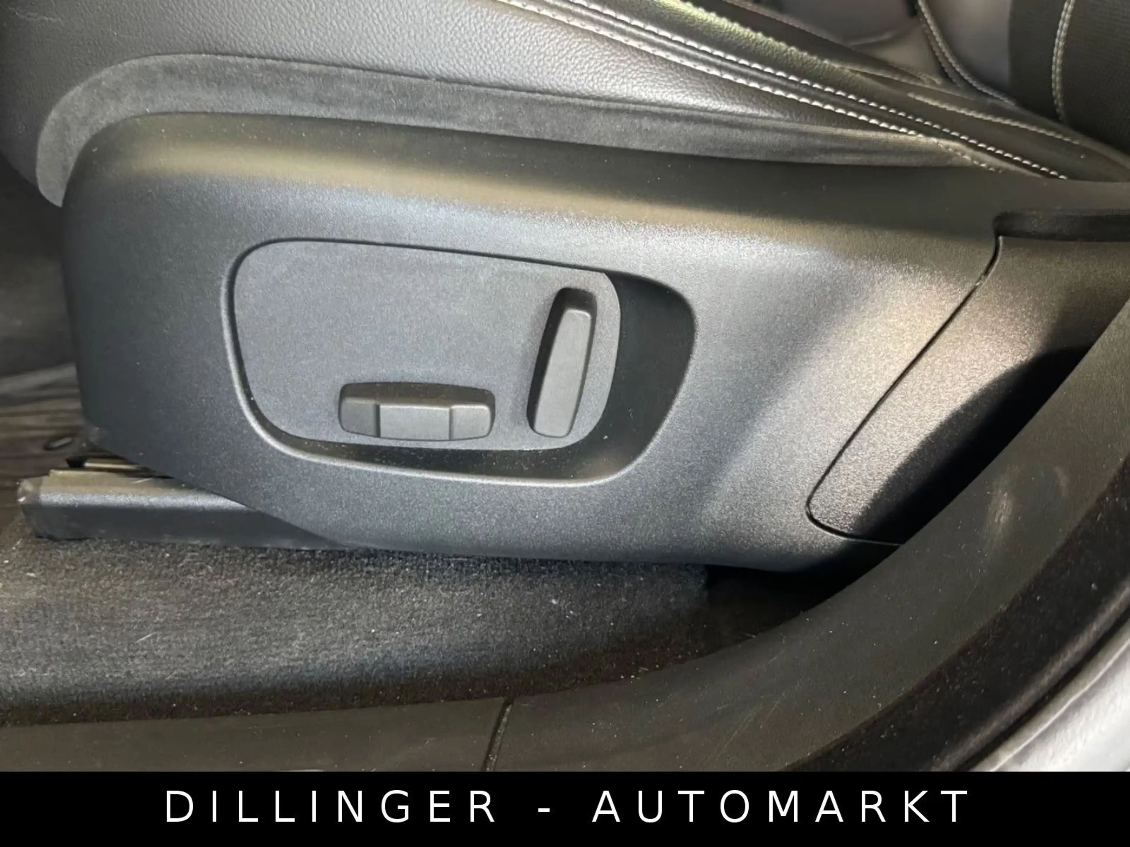 Land Rover Range Rover Velar Velar 3.0d SE 300ps AWD 4x4 20" LED Nav MERIDIAN — photo 14