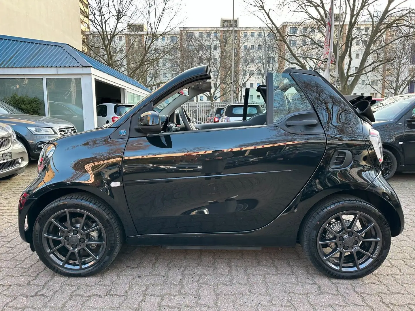 smart forTwo fortwo Cabrio EQ*EXCL*60kW*LED*NAVI*SHZ*PTS*KAM Fekete - 2