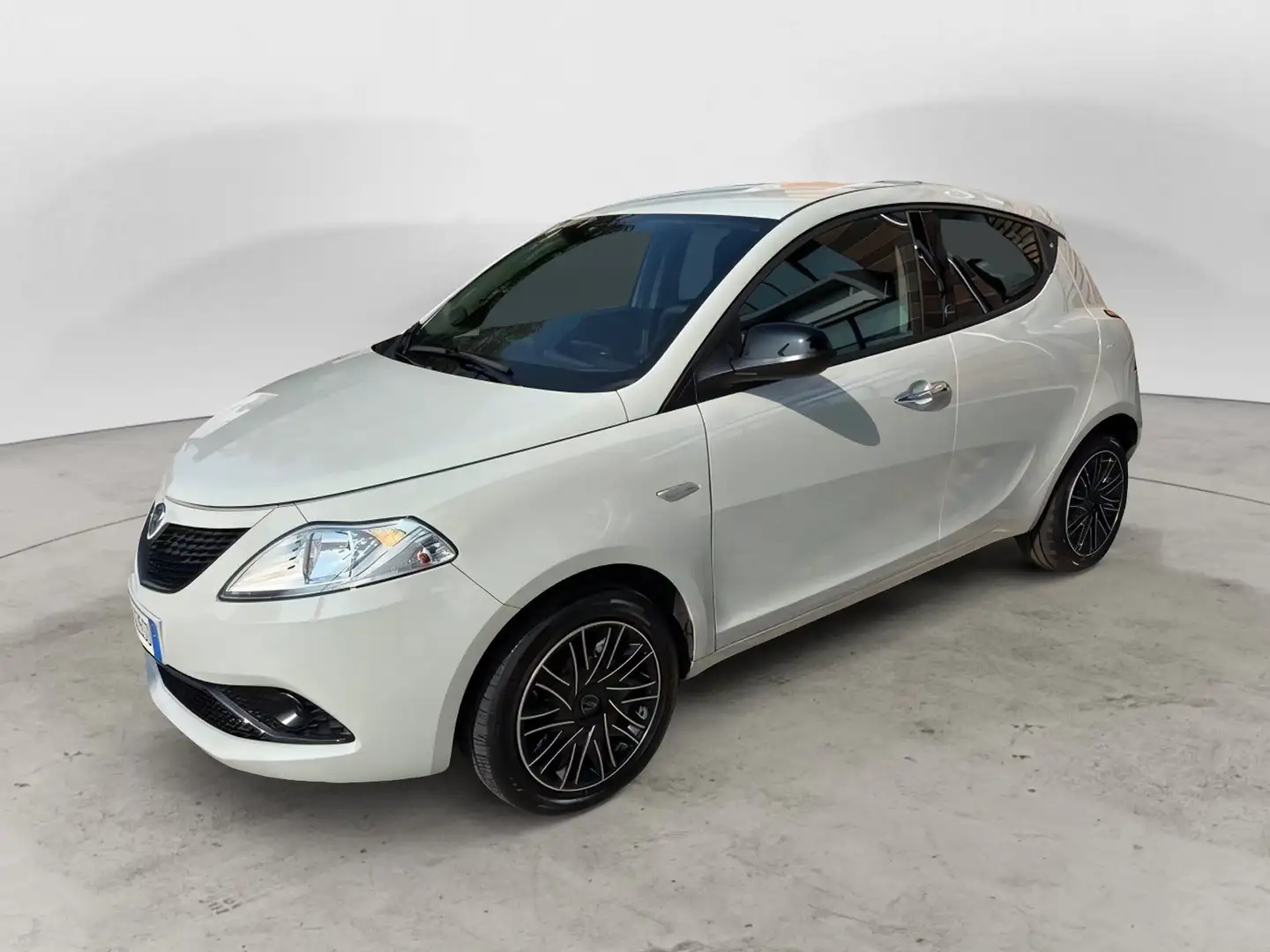 Lancia Ypsilon Ypsilon 1.0 FireFly 5 porte S&S Hybrid Ecochic Go Gris - 1