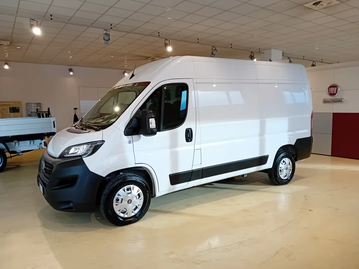 Fiat Ducato Furgone Lastrato 35q Mh2 122cv BATTERIA 47kwh Bianco - 2