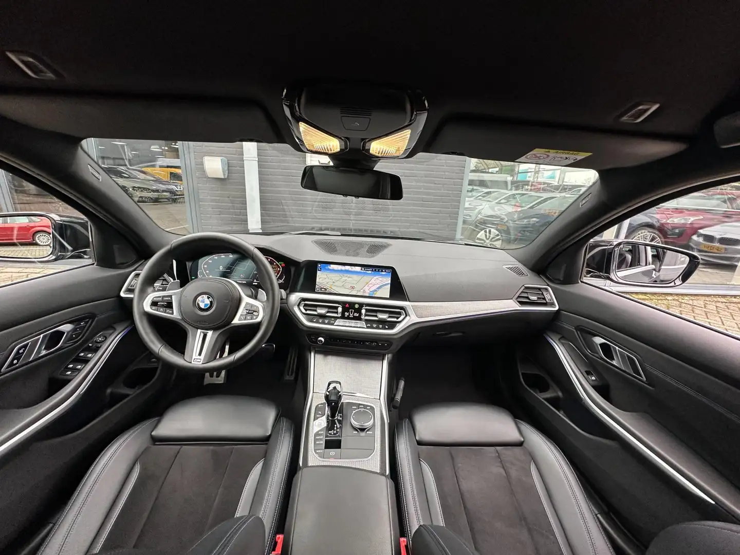 BMW 330 3-serie Touring 330i Executive Edition/M-PAKKET/CA Zwart - 2