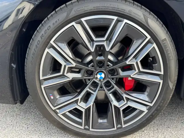 BMW 5 Series view 7