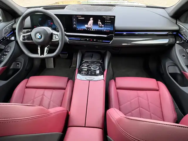 BMW 5 Series view 11
