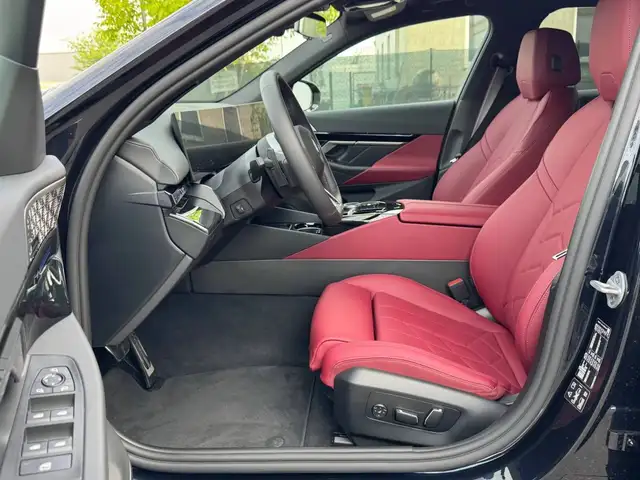 BMW 5 Series view 6